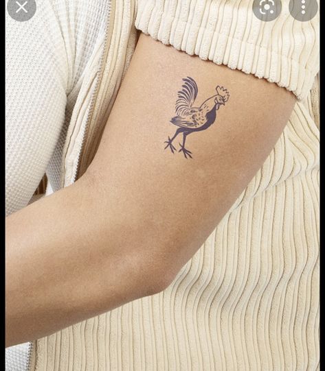 Modern Tattoo Ideas, Hen Tattoo, Unique Animal Tattoos, Tattoo Modern, Chicken Tattoo, Rooster Tattoo, Pig Tattoo, Rooster Design, Sick Tattoo