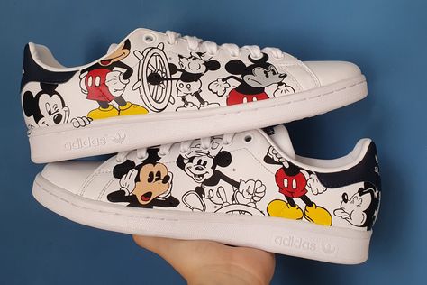 Colors
Art 
Custom art 
Mickey mouse 
Custom Sneakers 
Adidas Adidas Custom, Mickey Mouse Shoes, Painting Shoes, Custom Adidas, Minnie Mouse Outfits, Air Force 1 Custom, Disney Shoes, Sneaker Art, Best Shoes For Men