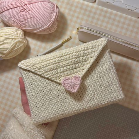 Love Letter Book Sleeve, Crochet Book Sleeve, 40s Mode, Letter Book, Crochet Book Cover, Tas Laptop, Crochet Book, Crochet Fairy, Ugly Love