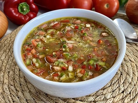 Salsa criolla, lista en menos de 5 minutos Colombian Cuisine, Olive Dip, Dinner Ideas, Dip