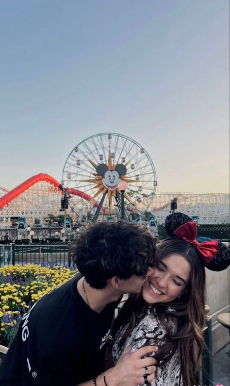 #USA Disneyland Couples Pictures, Couples Disney, Couples Trip, Disney Photo Ideas, Disney World Pictures, Regular People, Disneyland Pictures, Cute Disney Pictures, Couples Vibe