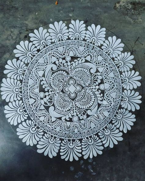 Beautiful design 🪔 Big Alpona Design Bengali, Shantiniketan Alpona Design, Round Alpona Design Bengali, Alpana Designs Bengali Simple, Painted Rangoli, Alpana Designs Bengali, Beautiful Rangoli Designs Indian, Alpona Painting, Alpona Design Bengali