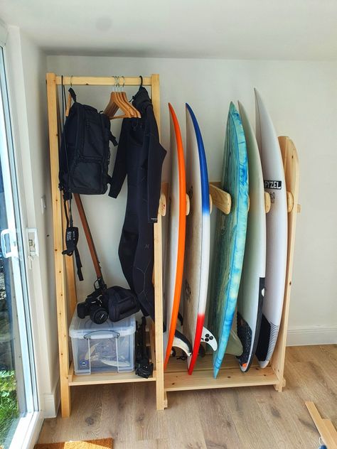 Small Space Surfboard Storage, Surfboards In Bedroom, Indoor Surfboard Rack, Surf Rack Ideas, Outdoor Surfboard Rack, Surf Storage Ideas, Diy Surf Rack, Surfboard Rack Diy Stand Up, Outdoor Surfboard Storage