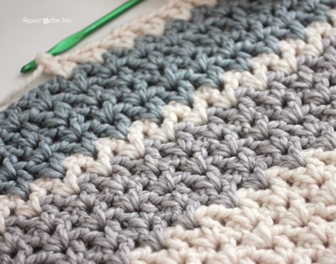 Quick and Easy Chunky Crochet V-Stitch Afghan (Leslie's Lapghan) - Repeat Crafter Me V Stitch Crochet, Repeat Crafter Me, Chunky Crochet Blanket, Crochet Afgans, New Mommy, Crochet For Beginners Blanket, Crochet Blanket Afghan, Manta Crochet, V Stitch