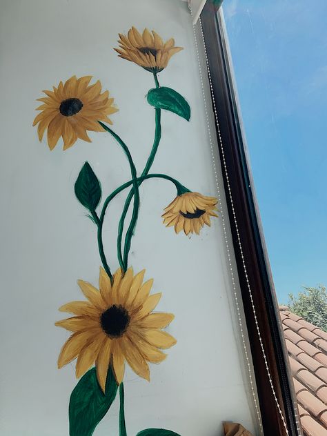 Sunflower Mural Wall Art, Sunflower Wall Painting, Diy Ceiling Paint, Wall Murals Painted Bedrooms, Sunflower Mural, Asian Paints Wall Designs, Annex Ideas, Closet Doors Painted, Outdoor Mural