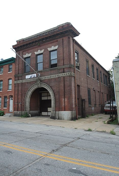 43 S Carey St, Abandoned Brick Building, Warehouse Exterior, Barn With Living Quarters, Warehouse Living, Renovation Architecture, Fire House, Warehouse Design, Public Space Design, Old Warehouse