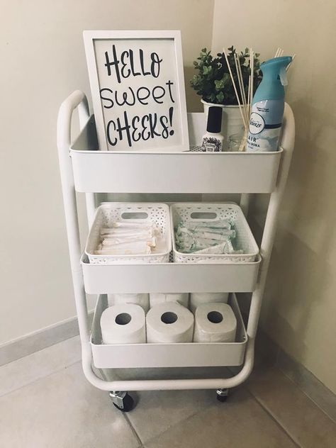 Utility Cart Bathroom, Utility Cart Ideas Bathroom, Cute Tiny Bathroom, Bathroom Organization Cart, Communal Bathroom College, Bathroom Storage Cart Ideas, Bathroom Dorm Essentials, Dorm Shower Organization, Dorm Restroom Decor Ideas