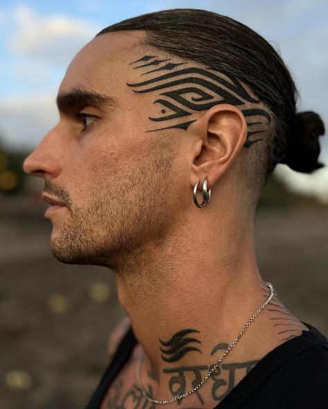 ༄ ༄ ༄ (@gaya_tree_) • Instagram photos and videos Hairline Tattoos, Scalp Tattoo, Story Tattoo, M Tattoos, Dragon Images, Side Tattoos, Inked Men, Head Tattoos, Face Tattoo