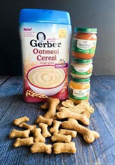 These dog biscuits are made entirely from baby food. This is an easy, economical and healthy way to treat your dog. Homemade Dog Cookies, Smart Dogs, Easy Dog Treat Recipes, Dog Biscuit Recipes, Easy Dog Treats, Healthy Dog Treats Homemade, Dog Treats Homemade Recipes, Food Dog, Diy Dog Treats