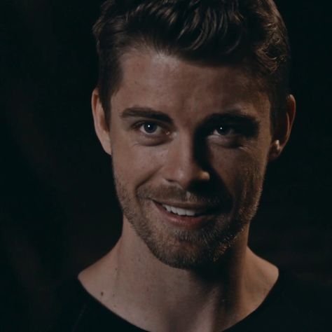 Lincoln Campbell Icons, Agents Of Shield Lincoln, Lincoln Agents Of Shield, Lincoln Campbell, Marvel Shield, Luke Mitchell, Cant Sleep At Night, Shield Icon, Marvel Wall