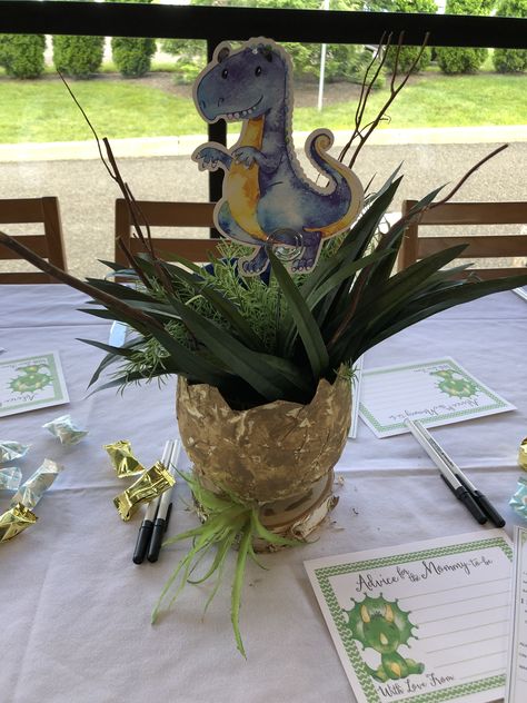 Baby Shower Stuff, Dinosaur Baby Shower Ideas, Dinosaur Party Centerpiece, Baby Shower Wall Decor, Shower Table Decorations, Jurassic Park Birthday Party, Dinosaur Baby Shower Theme, Dragon Baby Shower, Birthday Care Packages