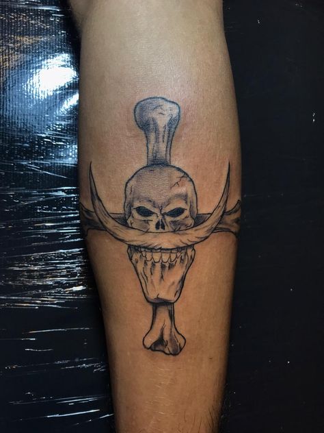 Barba Branca One Piece, Tattoo Anime, Pretty Hand Tattoos, Anime Tattoos, Cute Tattoos, Girl Tattoos, Hand Tattoos, Skull Tattoo, Tattoo Ideas