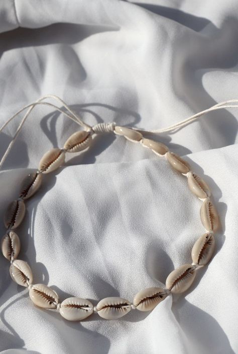 Summer Shell Necklace, Sea Shell Necklace Aesthetic, Seashell Necklace Aesthetic, Coconut Girl Necklace, Shell Necklace Aesthetic, Handmade Accessories Necklace, Summer Accessories Jewelry, Shell Accessories, Kalung Manik-manik