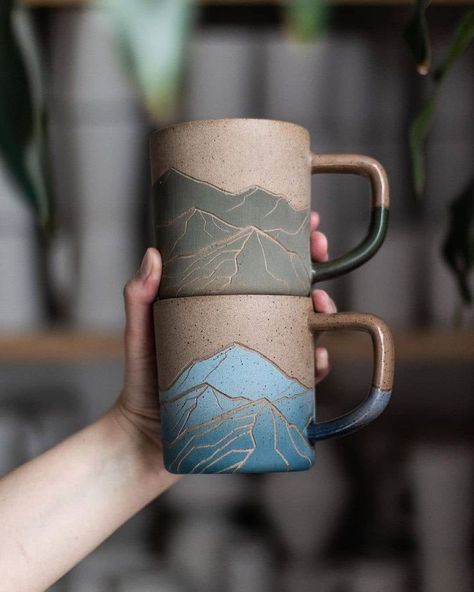 Food Pottery, Pottery Carving, Ceramics Pottery Mugs, Pottery Lessons, Diy Pottery Painting, Cerámica Ideas, Pottery Painting Designs, Keramik Design, Pottery Crafts