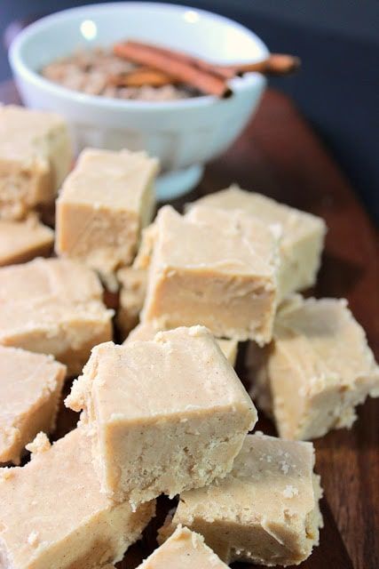 Cinnamon Fudge Recipe, Cinnamon Fudge, Peanut Brittle Recipe, Pumpkin Fudge, Homemade Fudge Recipes, Fudge Flavors, Microwave Fudge, Chocolate Granola, Homemade Candy