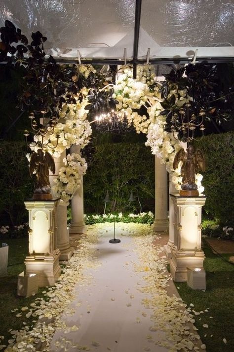 http://pinterest.com/oneloomstudio/gothic-wedding/ Mindy Weiss, Luxe Decor, Gothic Glam, Goth Wedding, Beverly Hills Hotel, Dark Wedding, Aisle Decor, Gothic Wedding, Wedding Aisle