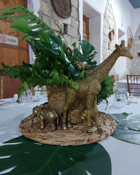 Centerpiece Good Morning Happy Saturday, Shower Themes, Good Morning Happy, Jungle Animals, Happy Saturday, Animal Theme, 1st Birthday Parties, Baby Shower Themes, 1st Birthday