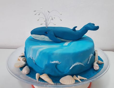 Blue Humpback whale for daughter`s 38th birthday Humpback Whale Cake, Whale Birthday Cake, Nautical Cakes, Whale Cake, Whale Cakes, Whale Party, Snail And The Whale, Whale Birthday, Nautical Cake