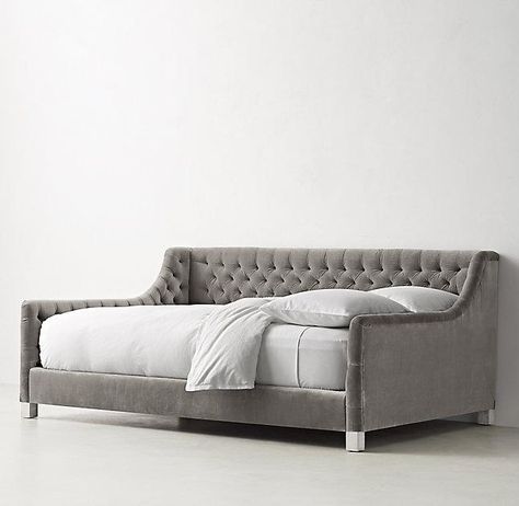 Queen Daybed Ideas, Pax Bedroom, Daybed Full Size, Queen Daybed, Velvet Daybed, Tufted Daybed, Sofa Making, Full Daybed, Leather Daybed