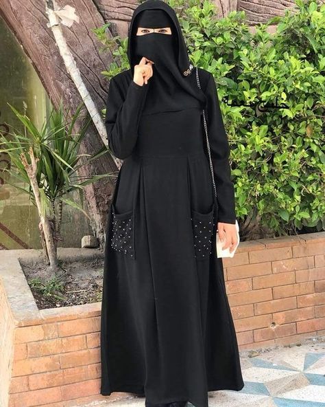 Black Burkha, Niqabi Fashion, Burkha Designs, Niqab Fashion, Hijab Niqab, Hijab Dress, Muslim Girls, Niqab, Abaya Fashion