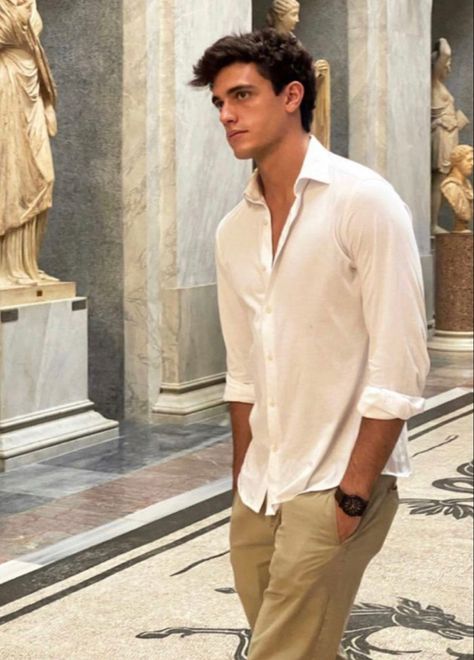 Julian Santos, Xavier Serrano, Spanish Men, Aesthetic Outfits Men, Tan Guys, Cool Outfits For Men, Men Fashion Casual Outfits, Boyfriend Pictures, Haircuts For Men