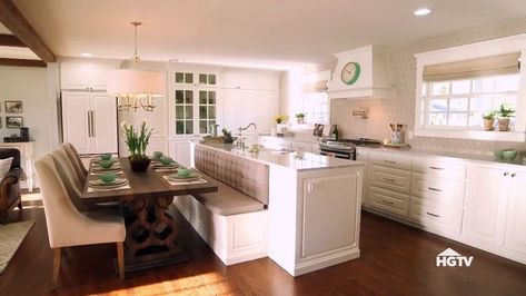 Island With Booth Seating, Kitchen Island With Booth Seating, Kitchen Island Booth, Kitchen Island With Bench Seating, Aesthetic Kitchen Design, Art Deco Kitchen Design, Seating In Kitchen, Kitchen Islands Ideas With Seating, Booth Seating In Kitchen