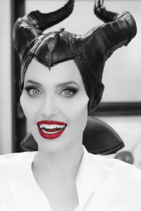 This Video of Angelina Jolie Slowly Morphing Into Maleficent Is Absolutely Mesmerizing Maleficent Makeup, Angelina Jolie Makeup, Huda Beauty Lashes, Angelina Jolie Maleficent, Maleficent Movie, Eyeliner Eyelashes, Makeup Tutorial Step By Step, High Fashion Makeup, Well Well