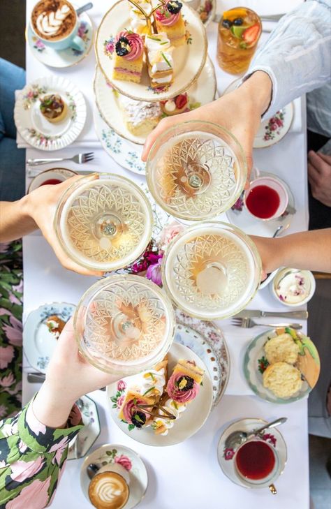 food flat lay high tea table High Tea Photoshoot, Tea Photoshoot, Outdoor Tea Parties, Idea Photography, Party Photoshoot, Food Illustration Art, Photoshoot Idea, Bachelorette Trip, Bedroom Decor Design