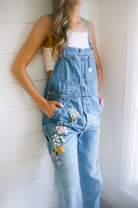 embroidered overalls Embroidered Overalls, Senior Overalls, Cute Overalls, Vintage Overalls, Overalls Outfit, Mums Homecoming, Painted Jeans, Embroidery On Clothes, Painted Denim