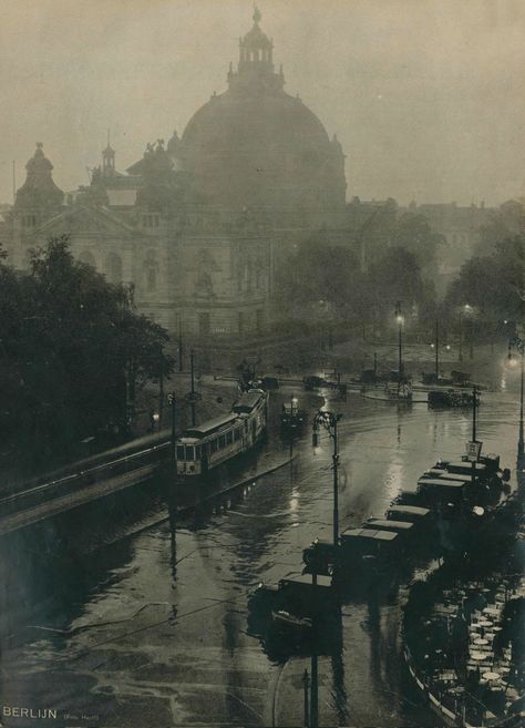 Berlin Nov  1930 Babylon Berlin Aesthetic, Old Photos Aesthetic, 1930 Architecture, 1910 Aesthetic, 1910s Aesthetic, 1930s Berlin, 1930 Aesthetic, 1930s Aesthetic, 1900s Aesthetic