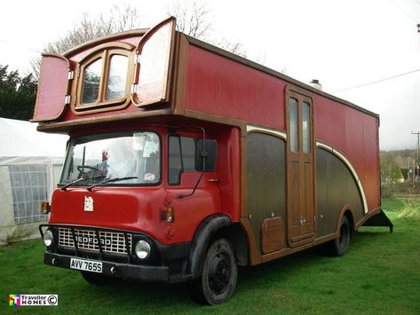 Horse Lorry, Horse Box Conversion, Hunters Cabin, Luxury Rv Living, Truck House, Tiny House Camper, Old Campers, Horse Box, Luxury Rv