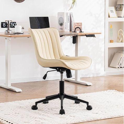 Look at this amazing office / desk chair, waiting to be put into your preffered room. 🏡✨ Head on over to amazon, with loads of different colours available. #homeinspo #officeinspo #lifestyle Standing Desk Decor, Comfortable Home Office, Home Office Desk Chair, Modern Desk Chair, Swivel Desk Chair, Swivel Desk, Conference Chair, Swivel Chair Desk, Chair Swivel