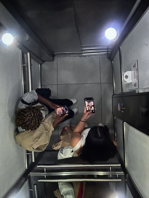 Lift Selfie Ideas, Lift Photoshoot Photo Ideas, Lift Photoshoot, Highlights Photography, Selfie Time, Shoot Ideas, Photoshoot Poses, Photo Inspo, Photoshoot Ideas