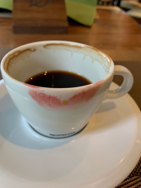 Coffee Cup With Lipstick Stain Aesthetic, Chic Things, Coffee Lipstick, Lipstick Smudge, Lipstick Photos, Coffee Shop Photography, Lipstick Stain, Silly Things, Dark Academia Aesthetic