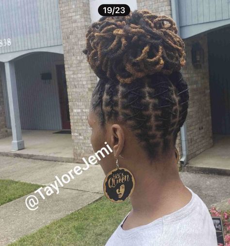 Loc Pedals Bun, Loc High Bun, Loc Petal Bun Styles, Dreadlock Updos, Dreadlocks Hairstyles For Ladies, Dread Colors, Temporary Dreadlocks, Styling Locs, Loc Petals