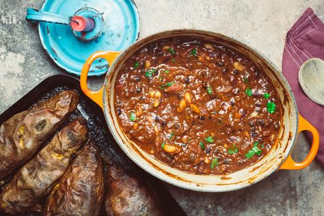 Bean Chilli Recipe, Ground Beef Breakfast, Three Bean Chili, Chilli Recipe, Sweet Potatoe Bites, Cooking Onions, Bean Chilli, Salad Cream, Chilli Recipes