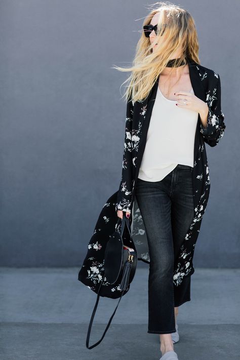 dark floral kimono and cropped flare jeans Kimono And Jeans, Kimono Outfits, Floral Black And White, Grey Cable Knit Sweater, Classic Style Outfits, Sweater Maxi Dress, White T Shirts, Winter Jeans, Cropped Flare Jeans