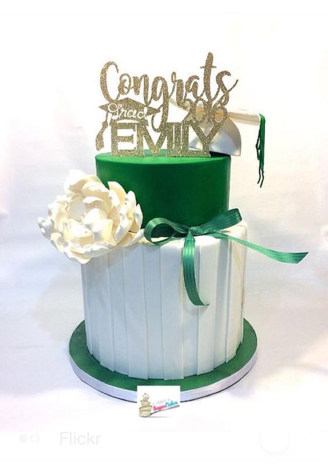 Green and white graduation cake Green And White Graduation Cake, Green And White Graduation Party Ideas, Cake Emerald Green, White Graduation Cake, High School Graduation Cupcakes, Graduation Party University, High School Graduation Cakes, College Graduation Cakes, Dessert Table Graduation