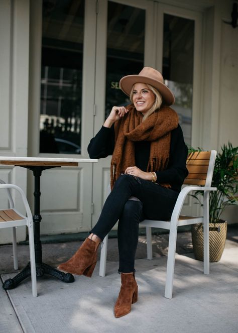 Styled Snapshots x Vince Camuto for QVC Brown Fedora Hat Outfit, Fedora Hat Outfit Winter, Brown Hat Outfit, Felt Hat Outfit, Hat Outfit Winter, Fedora Outfit, Fedora Hat Outfits, Styled Snapshots, Brown Fedora