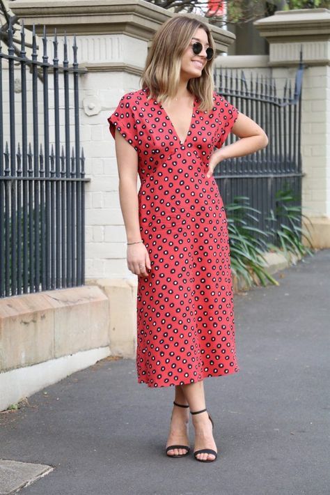 Ladies Dress Patterns Sewing, V Neck Summer Dress Pattern, Diy Long Dress Pattern, Easy Sew Dresses For Women Diy, No Zipper Dress Pattern, Woven Dress Pattern, Womens Dress Patterns Sewing, Women’s Dress Patterns, Summer Dress Patterns Sewing