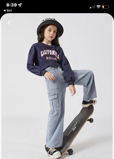 Kids Jeans Girls, Flare Jeans Outfit, Fashion Teenage Girls, Cargo Pants Outfit, Stylish Hoodies, Jean Large, Jeans Cargo, Kids Denim, Jeans Kids