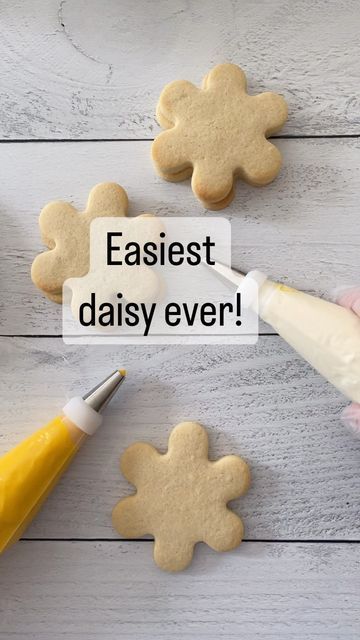 Easy Buttercream Cookie Decorating, How To Decorate Easter Cookies, Easter Sugar Cookies Decorated Buttercream, Flower Sugar Cookies Buttercream, Decorated Cookies Flowers, Flower Cookies Buttercream, Easter Cookies Buttercream, Cookie Decorating With Buttercream, Decorating Cookies With Buttercream