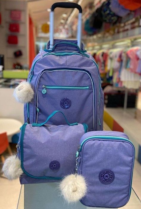 Kipling Lunch Bag, Cute Backpacks For School, Kipling Monkey, High School Bags, Stationery Obsession, School Bag Essentials, School Materials, Unique Handbags, Kipling Bags