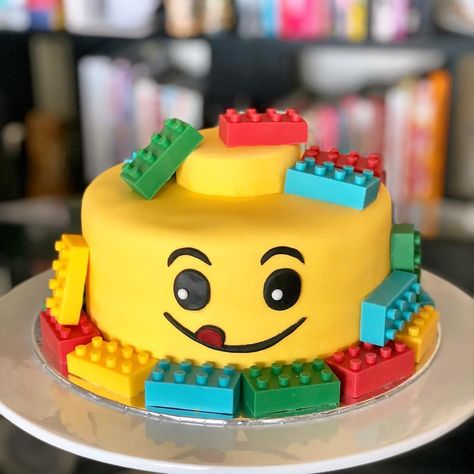 The only time it’s acceptable to play with your food! 😋 Baked this LEGO Birthday cake for the biggest LEGO fan I know. Lego Torte, Cake Lego, Edible Candy, Candy Melt, Lego Birthday Cake, Lego Themed Party, Lego Theme, Man Cake, Marshmallow Fondant