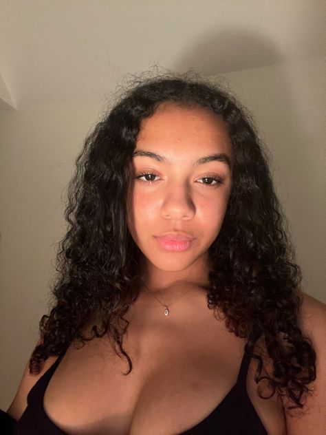 Lightskin Girl Curly Hair, Mixed Girl Curly Hair, Curly Hair Selfie, Curly Heads, Hair Selfie, Mixed Curly Hair, Black And White Girl, Girl With Brown Hair, Fine Chocolate