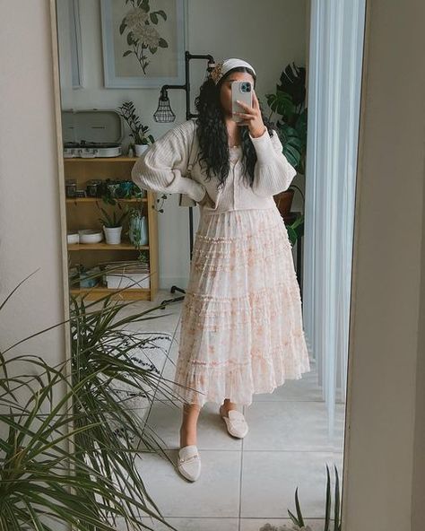 joana - modest fashion inspo🕊 (@imjoanasosa) • Instagram photos and videos Modest Cottagecore, Cottagecore Skirts, Outfit Ideas Modest, Cottagecore Skirt, Artsy Outfit, Cottagecore Outfits, Church Outfits, Skirt Outfits, Modest Fashion