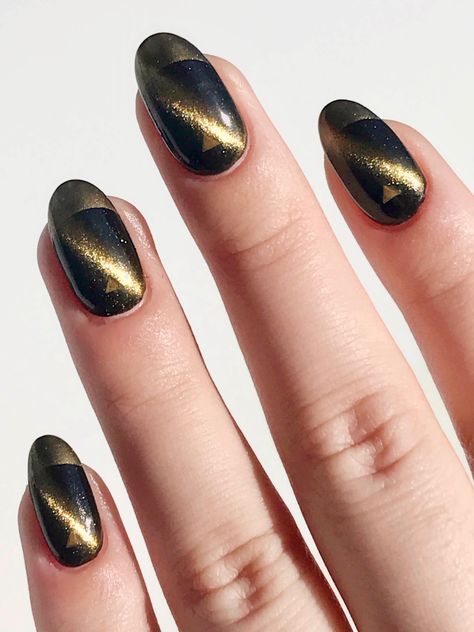 Black And Gold Metallic Nails, Black Nails With Gold Chrome, Black Gold Chrome Nails, Black And Gold Cat Eye Nails, Gold Magnetic Nails, Black And Gold Chrome Nails, Black Chrome Nails, Metallic Nails Design, Gold Manicure