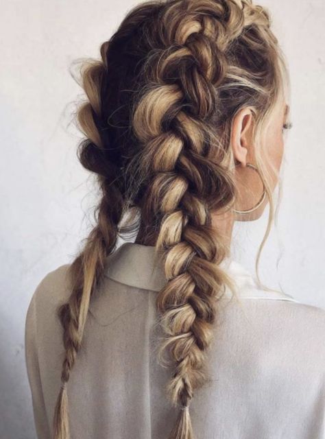 Braid all the way down, leave ends loose, or even twist ends up into a chic chignon to personalize the look. Kort Pixie, Diamond Face Hairstyle, Diamond Face Shape, Face Shape Hairstyles, French Braids, Graduation Hairstyles, Shoulder Length Hair Cuts, Spring Hairstyles, Dutch Braid