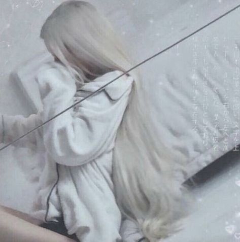 Long White Hair, Baby Pink Aesthetic, Angel Aesthetic, Platinum Blonde Hair, Kawaii Aesthetic, Discord Server, Dream Hair, Platinum Blonde, White Aesthetic