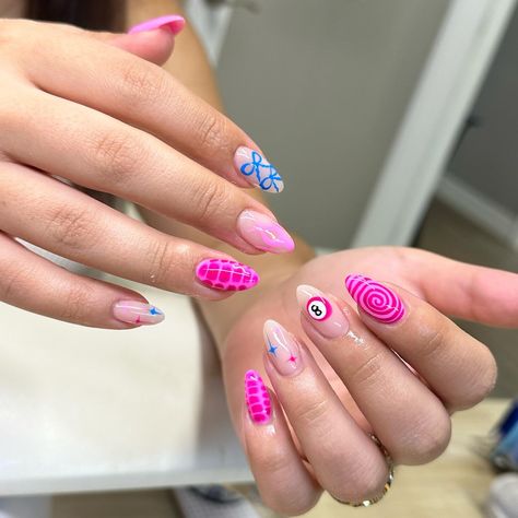 I’ve been getting speedy! Start to finish on these was exactly an hour and they’re stunningggg💅🏼💕 Cute Bday Nails Short, Cute Bday Nails, Senior Nails, Pink Nails Ideas, Bday Nails, Teen Nails, Hello Nails, Hard Nails, Nails Easy